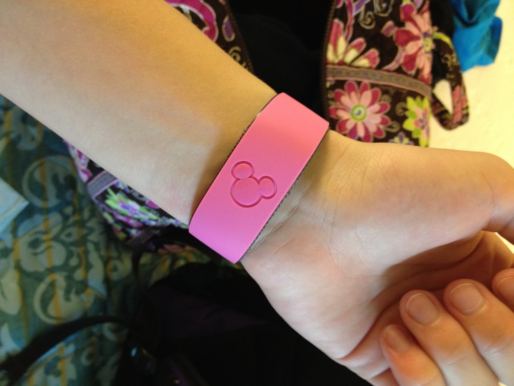 Disney's_MagicBand-2